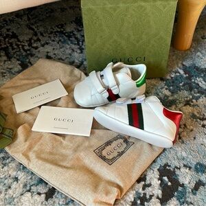Gucci White and Green Baby Walker Sneakers
